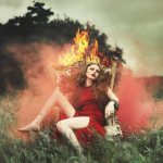 девушка и огонь